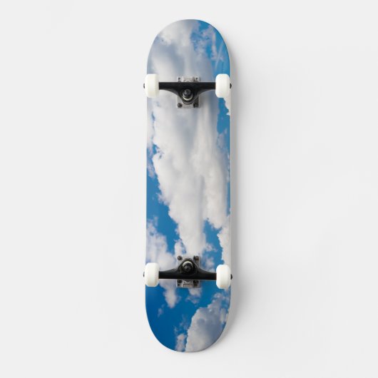 Cloudy blue sky skateboard (Voorkant)