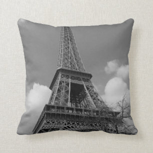 Cloudy Eiffel in Black and White, 2015 Kussen