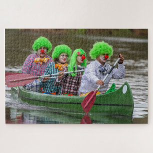 Clowns die op de rivier varen. legpuzzel