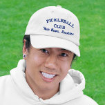 Club d'équipe de basket-ball personnalisé, nom du<br><div class="desc">Le casquette idéal pour les amateurs de pickleball. Ajoutez votre club, le nom de l'équipe, l'emplacement ou la date de la ville ou de la ville, le nom du tournoi, etc. pour créer un casquette de pickleball de qualité. Idéal pour les matchs d'équipe ou les tournois - ou même un...</div>