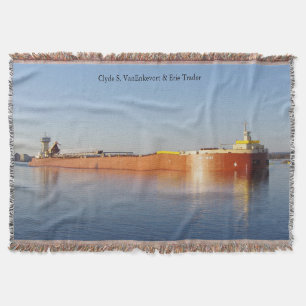 Clyde S. Van Enkevort & Erie Trader gooien deken