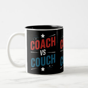 Coach vs Couch Kamala Harris Tim Walz 2024 Tweekleurige Koffiemok