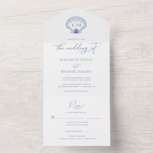 Coastal Blue Beach Shell Monogram Huwelijk All In One Uitnodiging (Binnen)