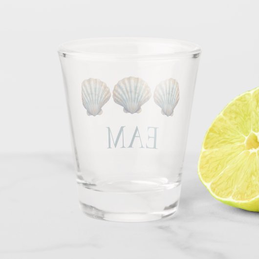 Coastal Blue Scallop Seashell Monogram Shot Glas (Achterkant)