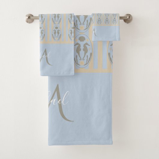 Coastal Seahorse Cameo Blue Cream Strip Monogram (En situation)