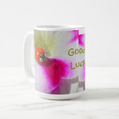 Coccinelle sur le mug pétunia (Devant gauche)