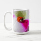 Coccinelle sur le mug pétunia (Gauche)