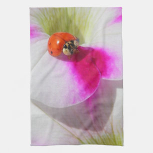 Coccinelle sur le pétunia - Serviette de cuisine