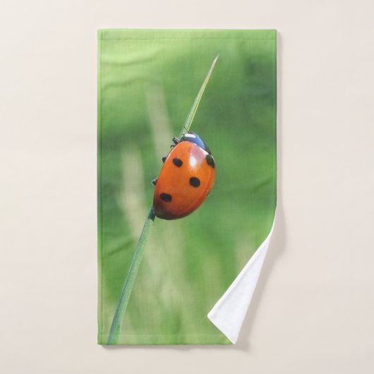 Coccinelle sur une brin d'herbe (Serviette à main)