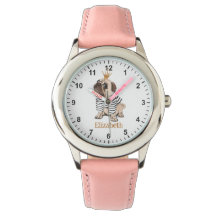 Cochon mignon avec la première montre de la Couron