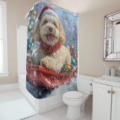 Cockapoo Dog in Sledge Laat het Sneeuw Kerstmis Douchegordijn (In situ)