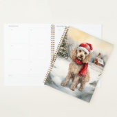 Cockapoo-hond in de sneeuw met Kerstmis  Planner (Display)
