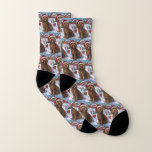 Cockapoo Winter Wonderland Christmas Joy<br><div class="desc">Ce design festif reflète l'esprit joyeux de la période des fêtes, avec un adorable petit portant un chapeau de Père Noël. Le chien est niché dans un pays des merveilles hivernales, avec un bonhomme de neige, un sapin de Noël décoré et des cadeaux joliment emballés. Les flocons de neige tombent...</div>