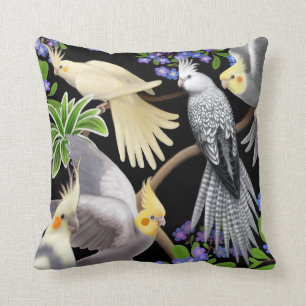 Cockatiels dans le coussin de myosotis des marais