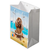 Cocker Spaniel Dog op strand Medium Cadeauzakje (Voorkant Gekanteld)