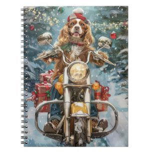 Cocker Spaniel-hond rijdt op motorfiets met Kerstm Notitieboek