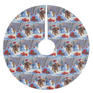 Cocker Spaniel rent in de sneeuw met kerstmuts Kerstboom Rok