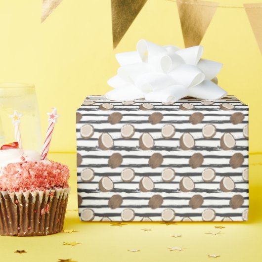 Coconuts on Grunge Stripes Pattern Cadeaupapier (Verjaardagsfeest)