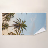 Cocotiers sous ciel nuageux le matin (Serviette de bain)