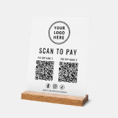 Code QR de paiement à scanner sur socle blanc (Angle)