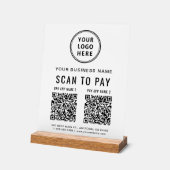 Code QR de paiement par balayage sur table blanche (Angle)