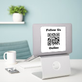 Code QR sur un autocollant (Ordinateur portable sur le bureau)