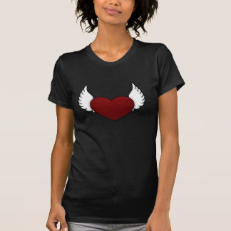 Coeur avec le T-shirt d'ailes
