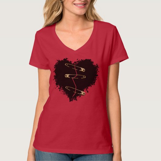 Coeur brisé noir Pinned Up Goth T-Shirt (Devant)