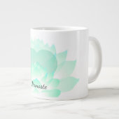 Coeur Chakra Lotus Namaste Mug (Devant droit)