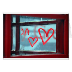 Coeur de bâton à lèvres sur la fenêtre