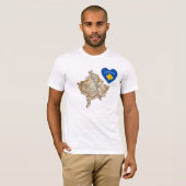 Coeur de drapeau de Kosovo et T-shirt de carte (Devant entier)