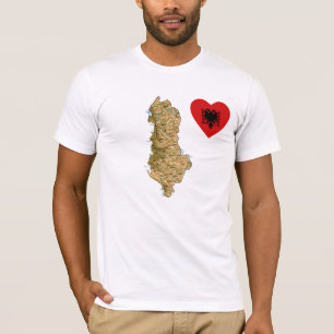 Coeur de drapeau de l'Albanie et T-shirt de carte