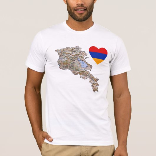Coeur de drapeau de l'Arménie et T-shirt de carte (Devant)