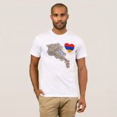 Coeur de drapeau de l'Arménie et T-shirt de carte (Devant entier)