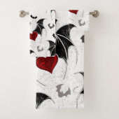 Coeur d'Halloween avec ailes de chauve-souris noir (En situation)