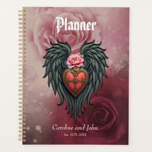 Coeur gothique avec fleur et ailes