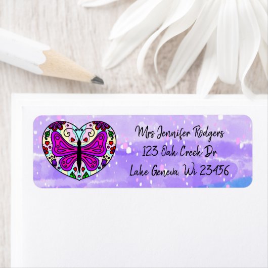 Cœur Mandala Violet avec Étiquette Papillon (En situation)