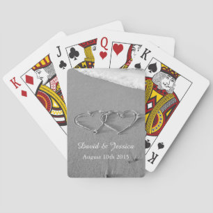 Cœurs d'amour sur une plage dans un jeu de cartes