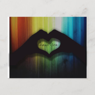 Coeurs de main de Merci avec du bois d'arc-en-ciel