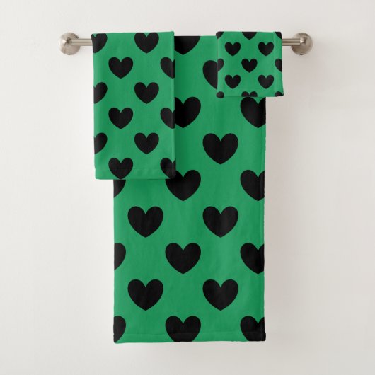 Coeurs de polka noir sur Kelly green (En situation)