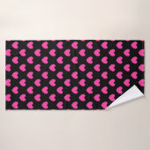 Coeurs de polka rose Fuchsia sur noir (Serviette de bain)