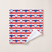 Coeurs et rayures rouges blancs et bleus (Gant de toilette)