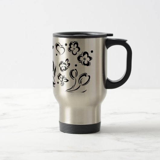 Coeurs et tasse de voyage de fleurs (Droit)