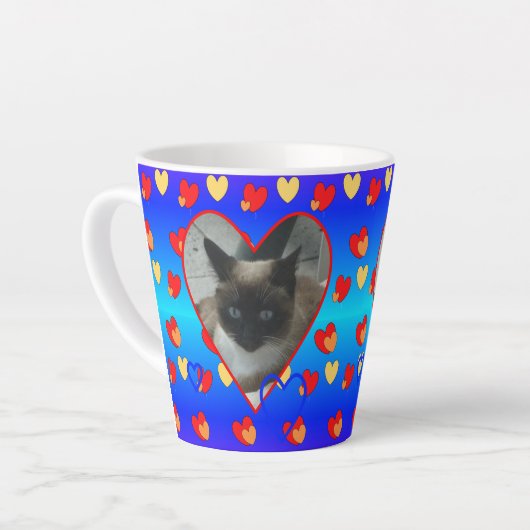 Coeurs Motif mignon Chat dans les Coeurs Latte Mug (Angle gauche)