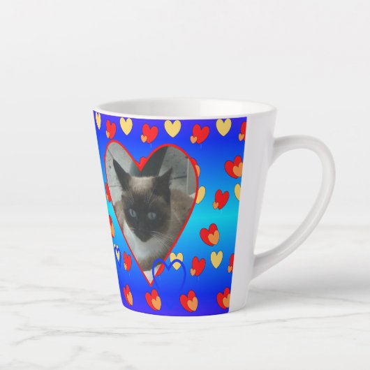 Coeurs Motif mignon Chat dans les Coeurs Latte Mug (Droite)