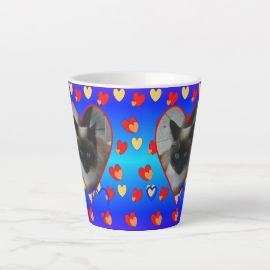 Coeurs Motif mignon Chat dans les Coeurs Latte Mug (Devant)
