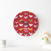 Cœurs pastel sur horloge murale rouge (Maison)