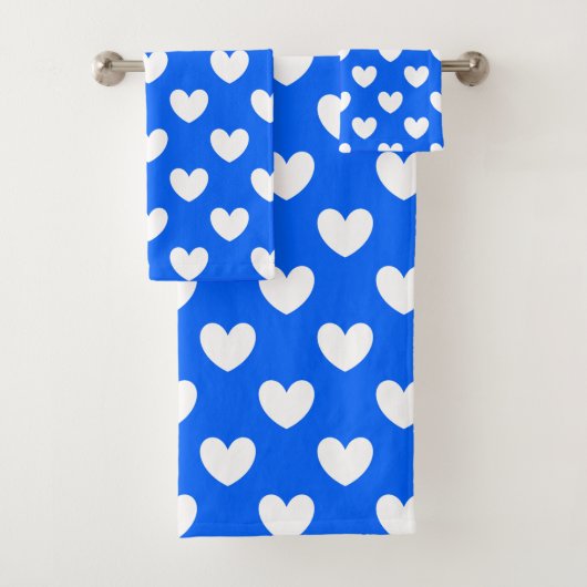 Coeurs polka blancs sur bleu (En situation)