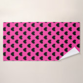 Coeurs polka noirs sur rose fuchsia (Serviette de bain)