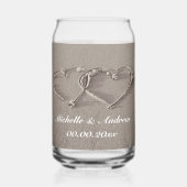 Coeurs romantiques dessinés dans le sable de plage (Gauche)